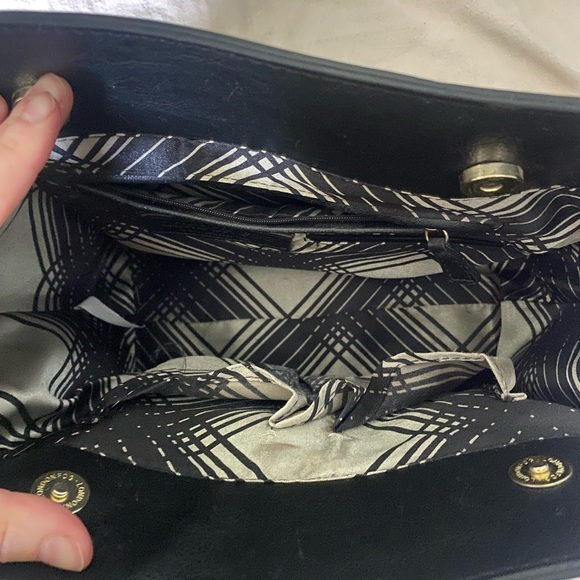 London fog black bag with gold detailing. Great condition - Picture 4 of 5